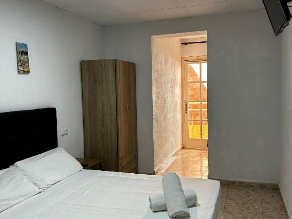 Hostal Sol Celeste : photo 1 de la chambre chambre double avec balcon
