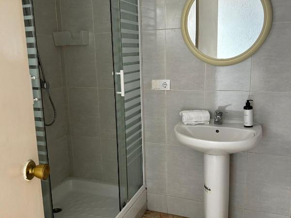 Hostal Sol Celeste : photo 8 de la chambre chambre double avec balcon