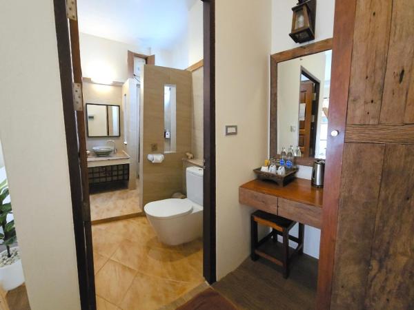 Salakphet Resort : photo 7 de la chambre hébergement supérieur avec galerie