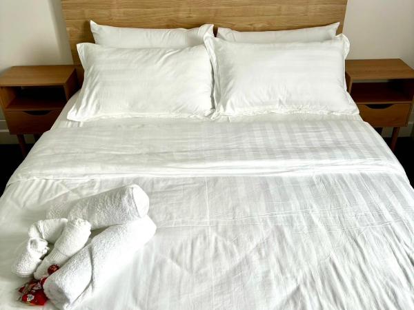 Newmarket Cozy-home : photo 5 de la chambre chambre double avec salle de bains commune