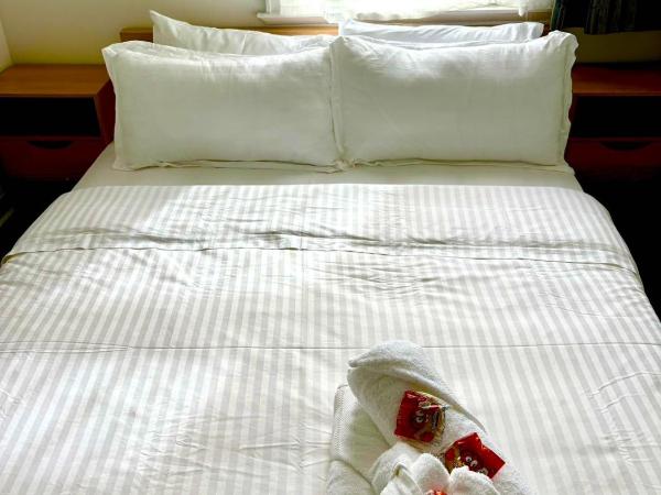 Newmarket Cozy-home : photo 5 de la chambre chambre double avec salle de bains commune