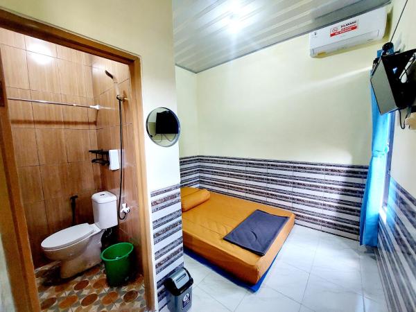 Griya Tugu Jogja Syariah : photo 2 de la chambre chambre double avec salle de bains privative