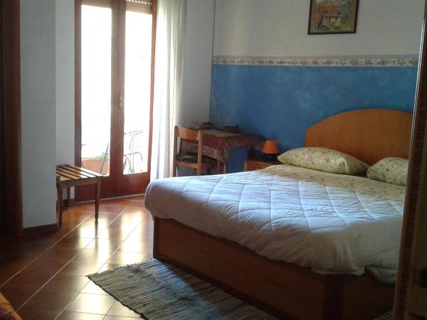 The Dolphins Guest House : photo 2 de la chambre chambre double avec salle de bains privative