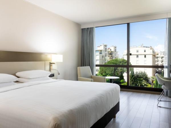AC Hotel by Marriott Nice : photo 6 de la chambre chambre king deluxe- vue partielle sur mer