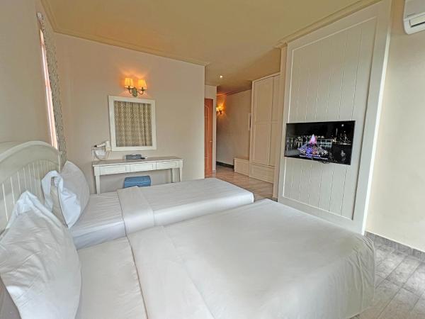 Tasik Villa International Resort : photo 2 de la chambre suite familiale deluxe