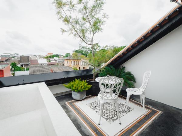 Xinlor House - Phuket Old Town : photo 8 de la chambre suite avec jacuzzi