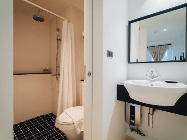 Xinlor House - Phuket Old Town : photo 4 de la chambre chambre standard lit queen-size