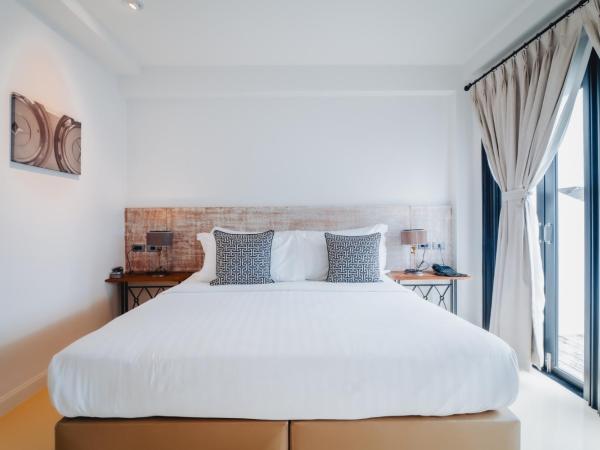 Xinlor House - Phuket Old Town : photo 1 de la chambre chambre double deluxe avec balcon