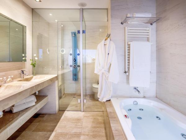 Barceló Granada Congress : photo 3 de la chambre suite junior avec baignoire spa