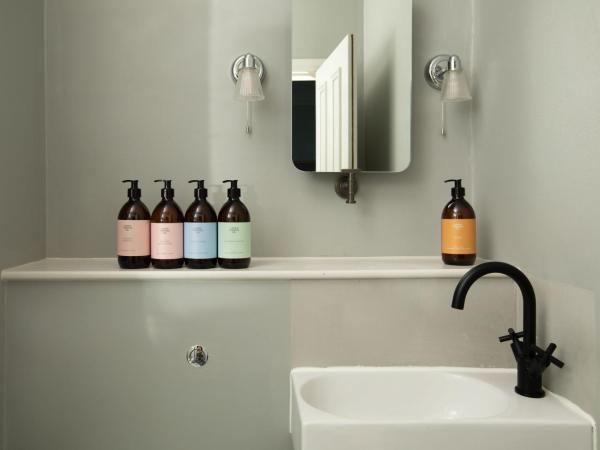 Celentano's Restaurant with Rooms : photo 5 de la chambre chambre double ou lits jumeaux supérieure