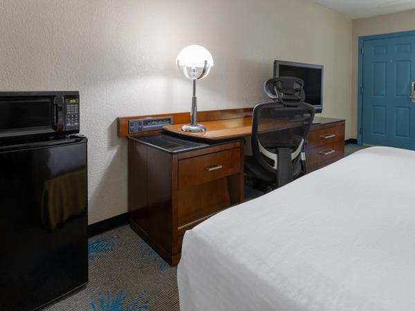 Days Inn by Wyndham Columbia : photo 3 de la chambre chambre lit king-size - non-fumeurs
