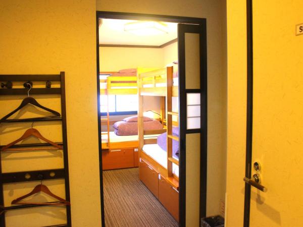 K's House Tokyo Oasis - Quality Hostel in Asakusa : photo 8 de la chambre chambre quadruple avec douche