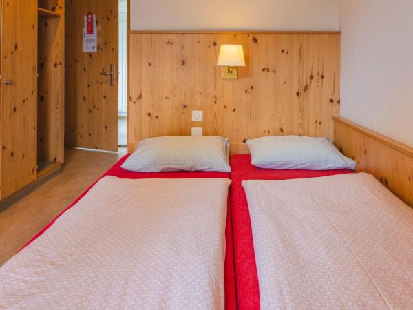 Davos Youth Hostel : photo 2 de la chambre chambre double avec balcon