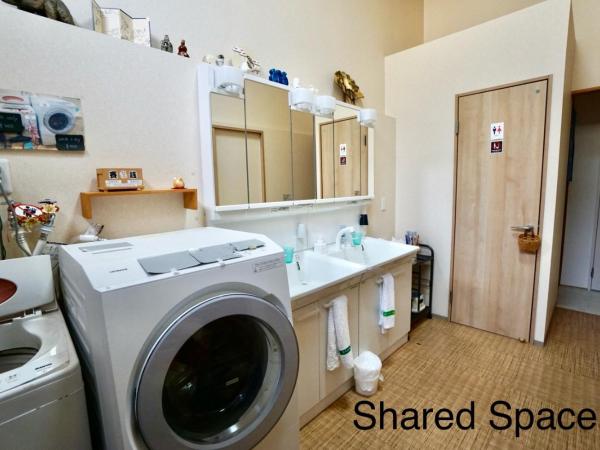 Villa Kyoto Saiin : photo 6 de la chambre chambre lits jumeaux avec matelas futon et salle de bains commune