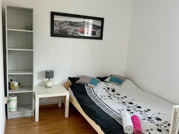 Pokoje na Zaciszu - Metro Zacisze : photo 1 de la chambre petite chambre double