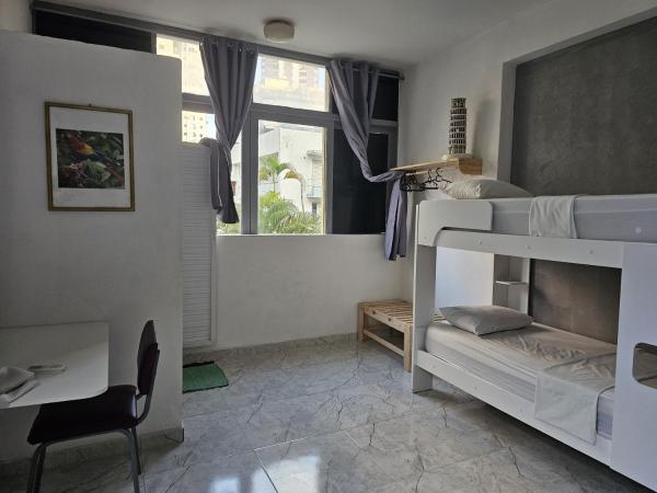 Nomads Hostel Multicultural & Coworking : photo 3 de la chambre chambre double standard avec salle de bains commune