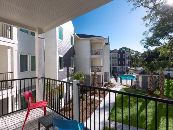 Ocean Escape Condos North : photo 6 de la chambre three-bedroom condo with balcony