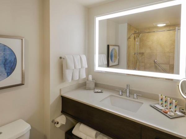 Hilton Hawaiian Village Waikiki Beach Resort : photo 2 de la chambre chambre lit king-size tapa collection - vue sur océan