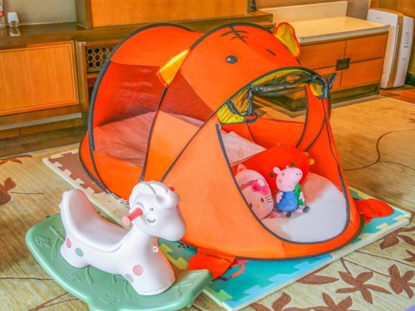 Sheraton Grand Hangzhou Wetland Park Resort : photo 4 de la chambre suite familiale avec accès au salon concierge