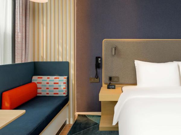 Holiday Inn Express Wuxi East Station, an IHG Hotel : photo 2 de la chambre 1 king standard minifridge