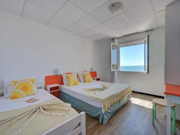 Hotel Camille : photo 3 de la chambre chambre familiale - vue sur mer