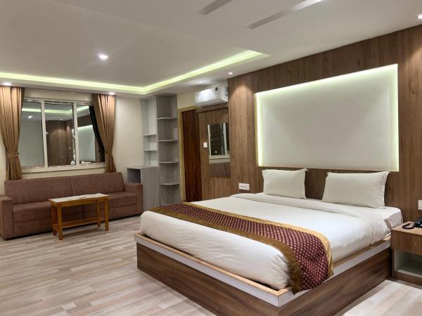 Hotel Nirakar : photo 10 de la chambre suite deluxe avec lit king-size