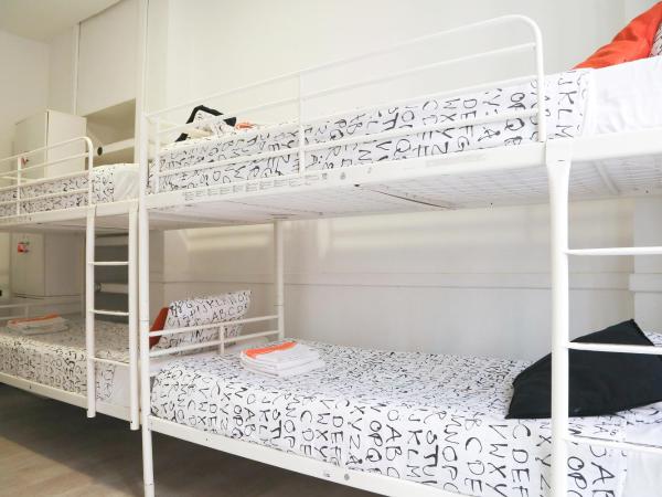 Hostels Meetingpoint : photo 7 de la chambre chambre double avec salle de bains