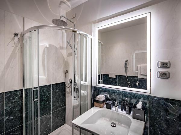 Rivalta Hotel - Alfieri Collezione : photo 10 de la chambre chambre lit king-size supérieure