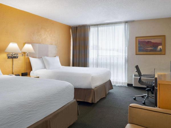 Ramada by Wyndham Tucson : photo 1 de la chambre chambre deluxe avec 2 lits queen-size - non-fumeurs