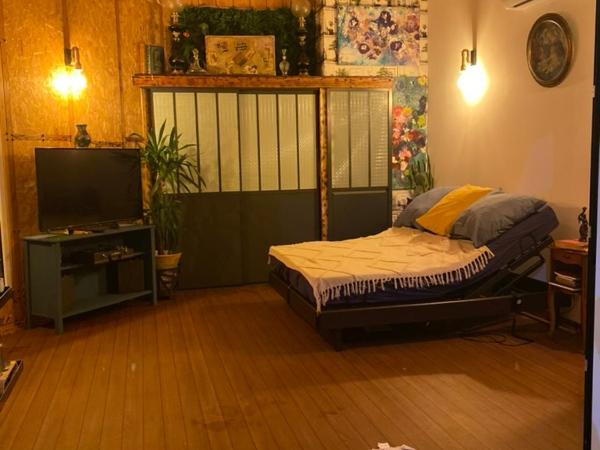 Chalet Atypique avec Piscine chauffée : photo 1 de la chambre chambre double - vue sur piscine