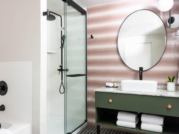 Holiday Inn Express St. Louis Central West End, an IHG Hotel : photo 1 de la chambre suite lit king-size – non-fumeurs