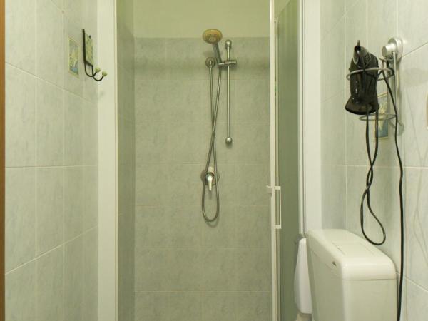 Albergo Avalon : photo 1 de la chambre chambre double ou lits jumeaux avec salle de bains