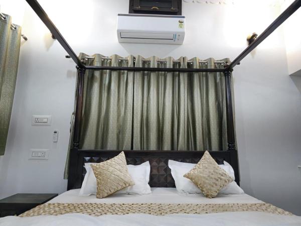 Hotel Lavish Inn : photo 2 de la chambre chambre lit king-size deluxe