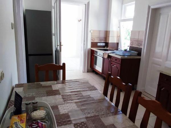 OKSZI Vendégház : photo 3 de la chambre chambre quadruple avec salle de bains