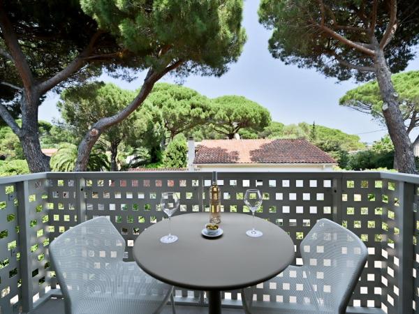 Hôtel La Ménado : photo 2 de la chambre chambre double ou lits jumeaux standard