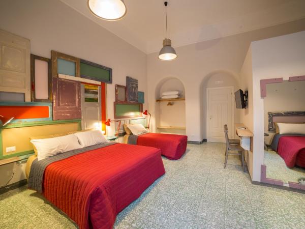 The Foria House by House In Naples : photo 1 de la chambre chambre familiale deluxe avec balcon