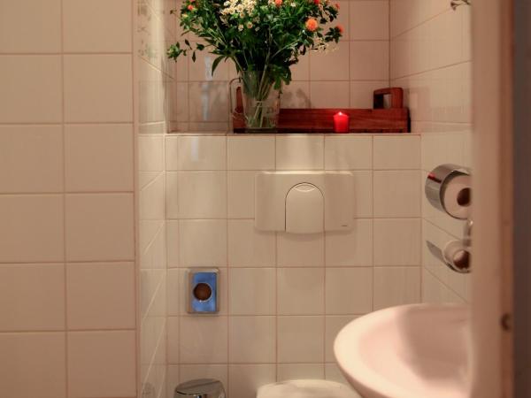 Hotel 55 - City Centre : photo 2 de la chambre chambre triple confort avec douche