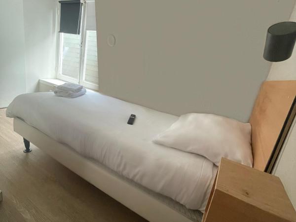 Hotel 55 - City Centre : photo 1 de la chambre chambre simple avec salle de bains privative