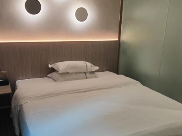 Guangzhou Haiyue Hotel : photo 1 de la chambre chambre lit queen-size de luxe sans fenêtre