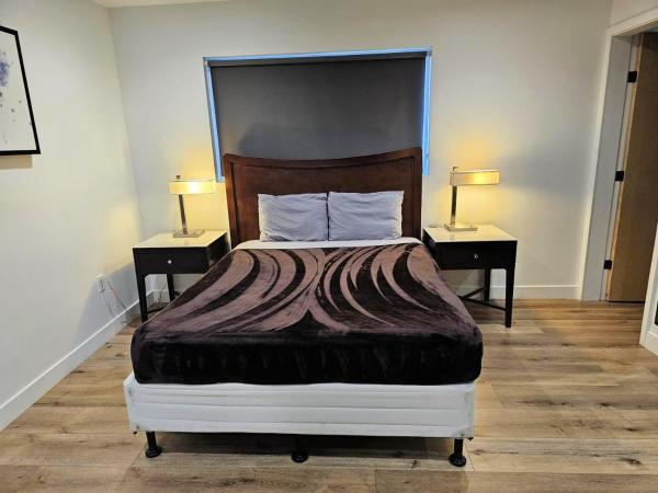 Hollywood Homes minutes to everything SPACIOUS AND FREE PARKING : photo 9 de la chambre five bedroom townhouse at mariposa