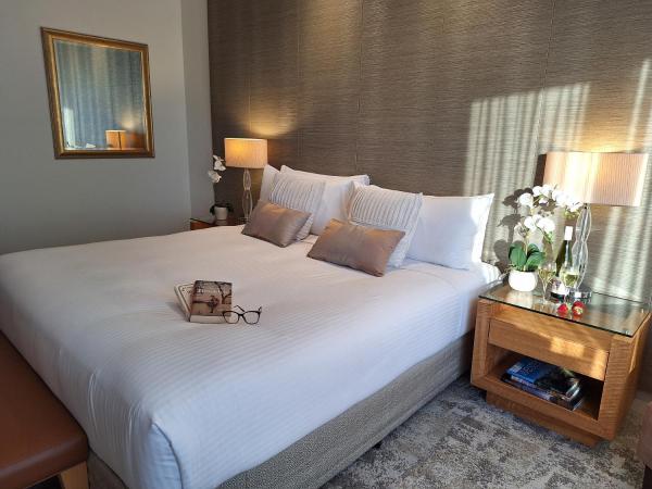 Residence on Langley Park : photo 6 de la chambre chambre lit king-size