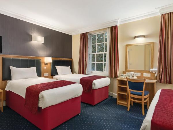 Days Inn Hyde Park : photo 1 de la chambre chambre quadruple avec 1 lit double et 2 lits jumeaux - non-fumeurs