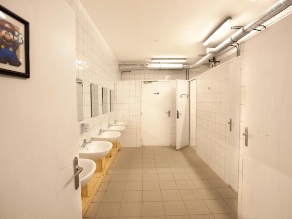 Le Flâneur Guesthouse : photo 5 de la chambre lit dans dortoir mixte de 4 lits