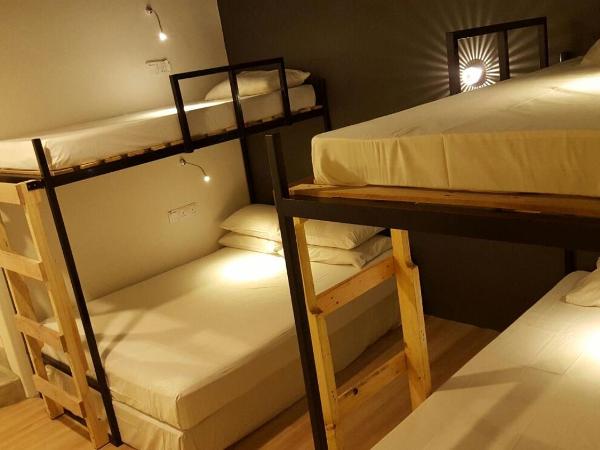 Revopackers Beds and Bunks : photo 2 de la chambre chambre familiale