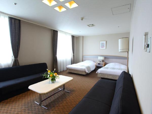 Hotel Awina Osaka : photo 1 de la chambre chambre de luxe lits jumeaux avec 2 canapés-lits - non-fumeurs