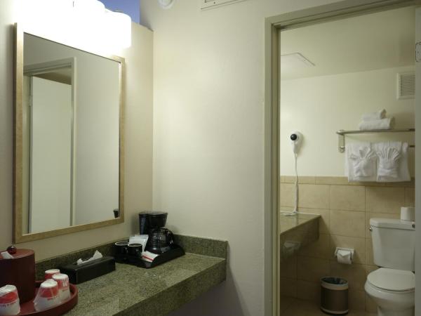 Ramada by Wyndham Sacramento : photo 2 de la chambre chambre lit king-size - non-fumeurs