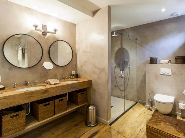 Domaine Les Mésanges : photo 10 de la chambre suite lit queen-size - vue sur piscine