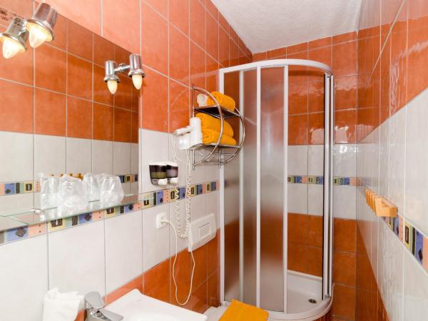 B&B Villa Dubrovnik Garden : photo 8 de la chambre chambre lit king-size - vue sur mer