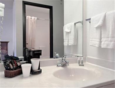 Baymont by Wyndham Smyrna : photo 5 de la chambre chambre standard avec 2 lits doubles-non-fumeurs