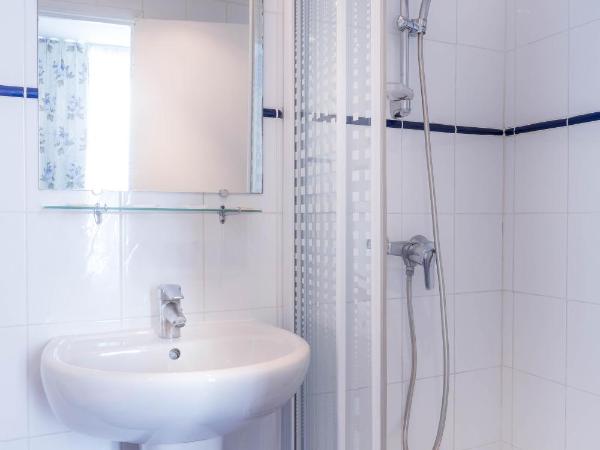 Hotel des Arts - Cite Bergere : photo 6 de la chambre chambre quadruple